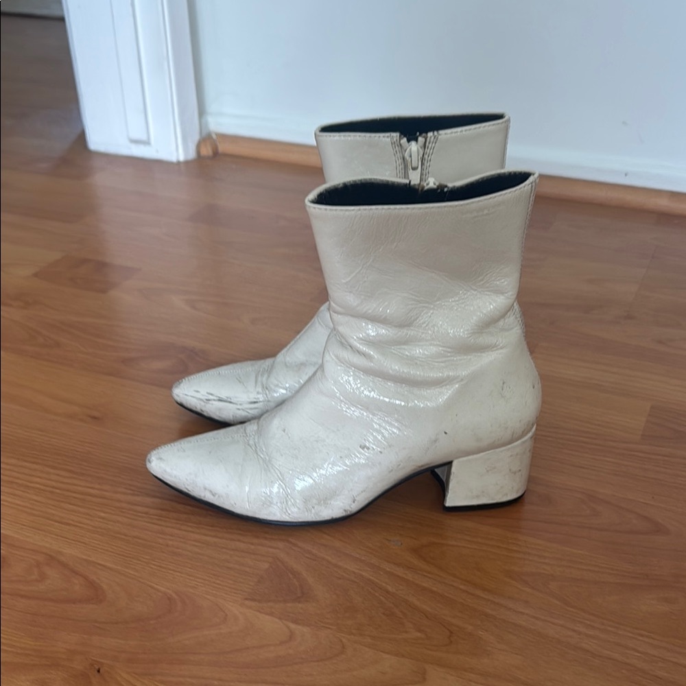 Vagabond Cream Heeled Boots with Retro Silhouette